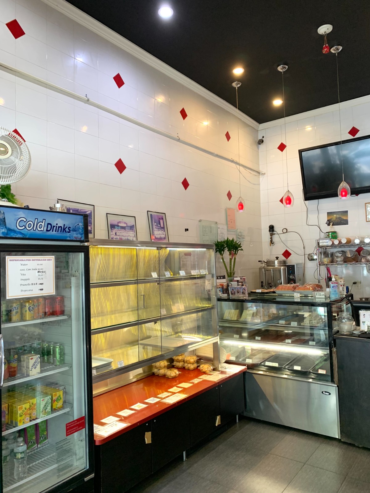 饼屋咖啡店.指甲店.按摩店.美容院.高档发廊.餐馆.手机店.工厂玻璃公司可协办身份，共12家赚钱生意转让