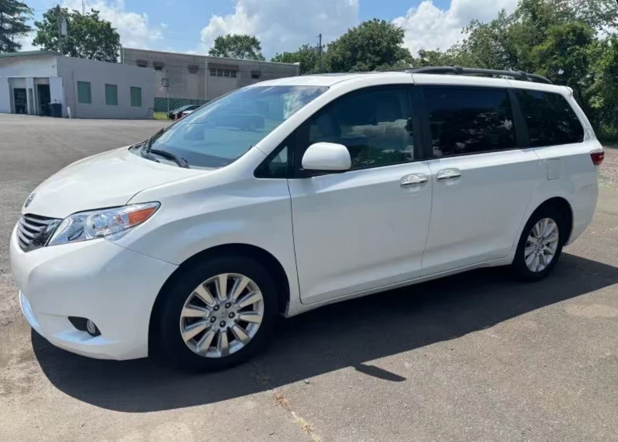2015 Toyota Sienna XLE 7-Passenger 丰田七座 售价13980