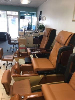 长岛 指甲老店 转让低租金丶生意好丶免费停车场