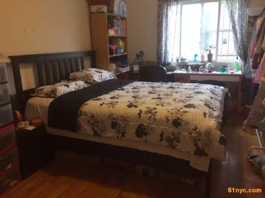 Friends come back to China to help clear their house, and they have a big sale without wasting resources. There is always something suitable for you.