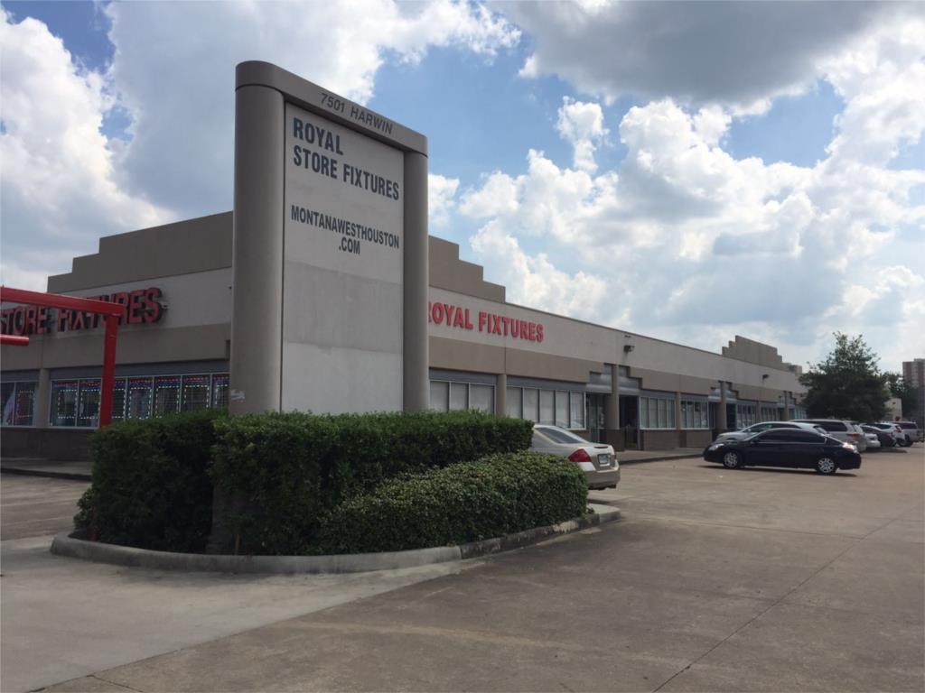 Houston's famous wholesale and retail center prime frontage shop for sublease