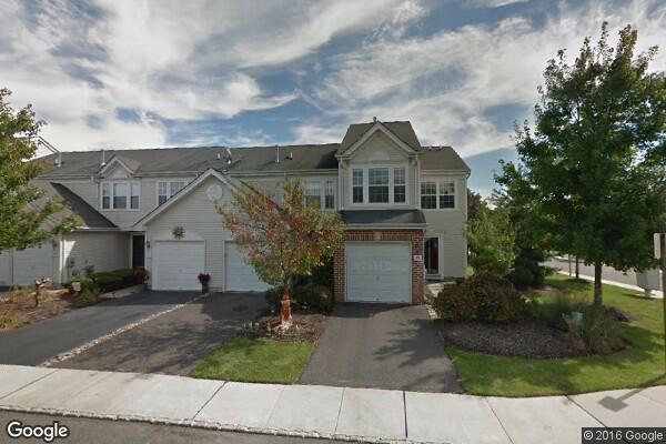 Townhouse for sale, three bedrooms, one living room, 1-1/2 bathrooms, 120,000