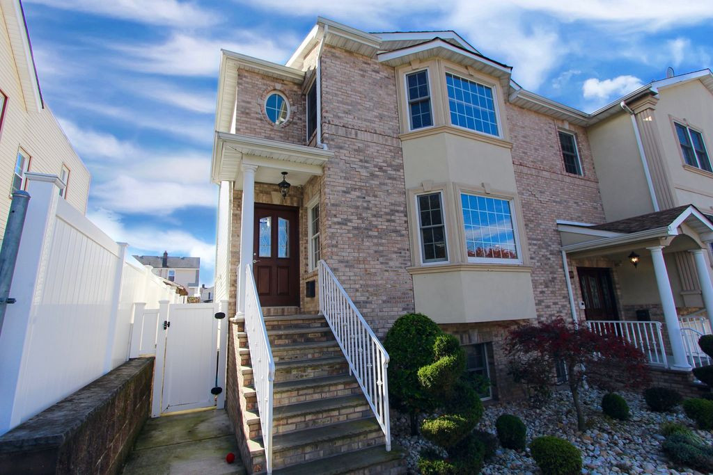 Kearny, New South Wales, near Newport and Harrison, very large apartment, near the university, 4 bedrooms, 2 living rooms and 2
